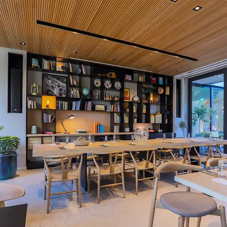 Indigo By Ihg (adults Only) מלון
